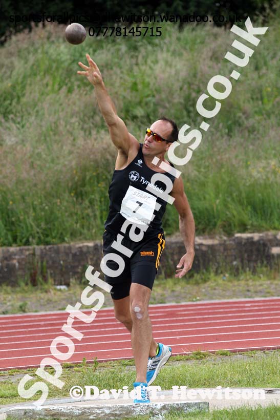 Shot putt, North East Masters Champs, Monkton Stadium,  Jarrow. Photo: David T. Hewitson/Sports for All Pics